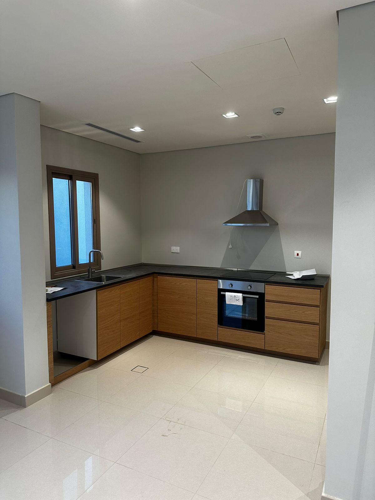 🏡 **3BD Luxurious Villa for Sale in Gated Compound**  